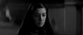 Девушка возвращается одна ночью домой / A Girl Walks Home Alone at Night (2014)