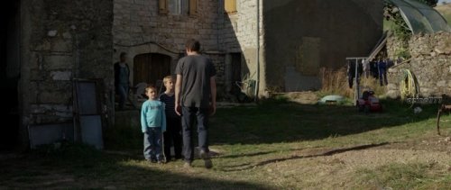Стоять ровно (2016)